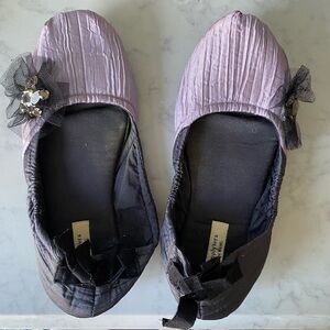🌷🌷3/$15 Simply Vera Vera Wang Purple Slippers 7/8